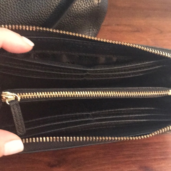 Michael Kors shoulder bag/wallet gently used/clean - Picture 2 of 8